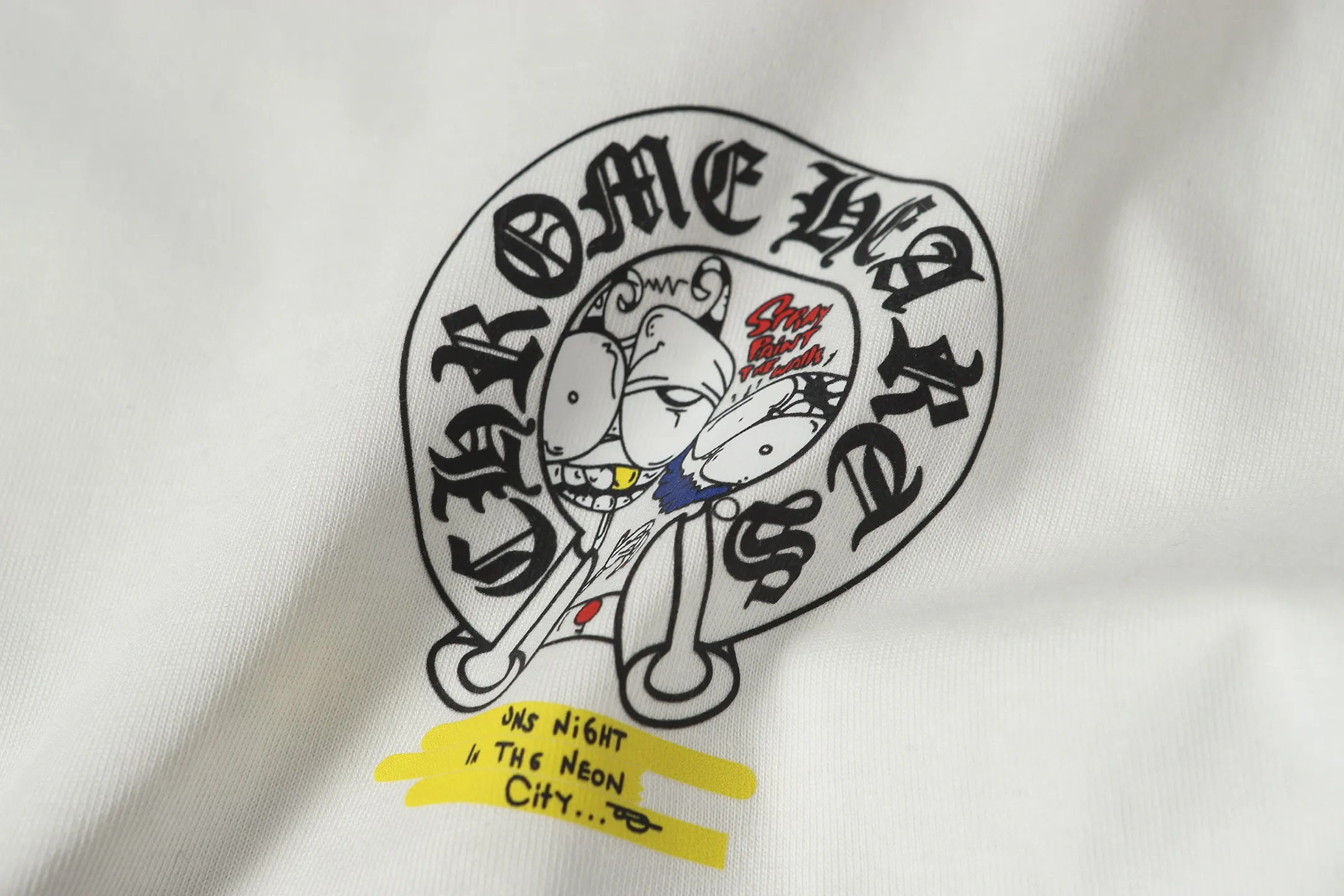 P150 Chrome Hearts CH Chrome Hearts colorful horseshoe Sanskrit city limited letter printed short-sleeved T-shirt Printed with direct injection imported machine Hardware and accessories are all milled and customized Correctly configured Black 2025 Chrome Hearts authentic packaging 260 grams of custom-dyed double yarn cotton Large version Loose and stylish Different from low version slim and long version The upper body stretches the hips 100% commitment: top quality Not fast food The highest version on the market Top quality - different from the ordinary versions on the market If you care about quality, you should also respect the price. Absolutely 0 after-sales service and 0 return rate so far. It’s hard not to love the style - 260g double yarn cotton custom dyed fabric - Correct high-density main mark, washed tag, hand-sewn